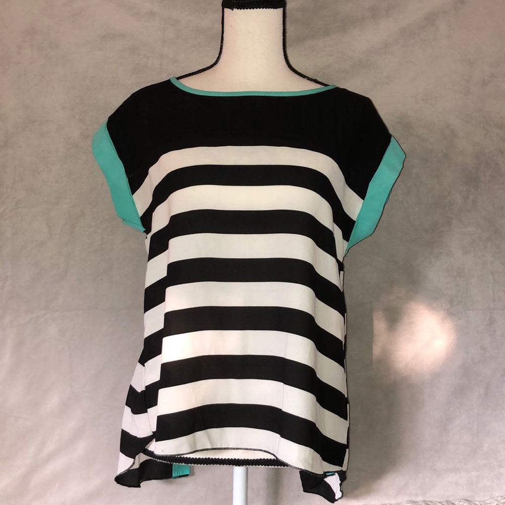 super cute size S high-low striped Rue 21 top
